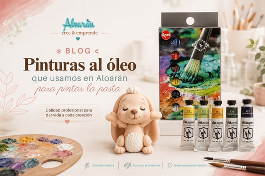 Mano integrando pintura al oleo en pasta flexible de color natural para crear diseños de porcelana fria