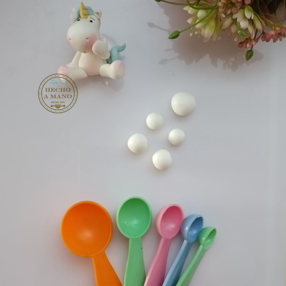 Kit de herramientas profesionales para pasta flexible Aloaran con cucharas medidoras, bolillos, palos de naranjo y tijeras de punta de garza para modelar pasta flexible.
